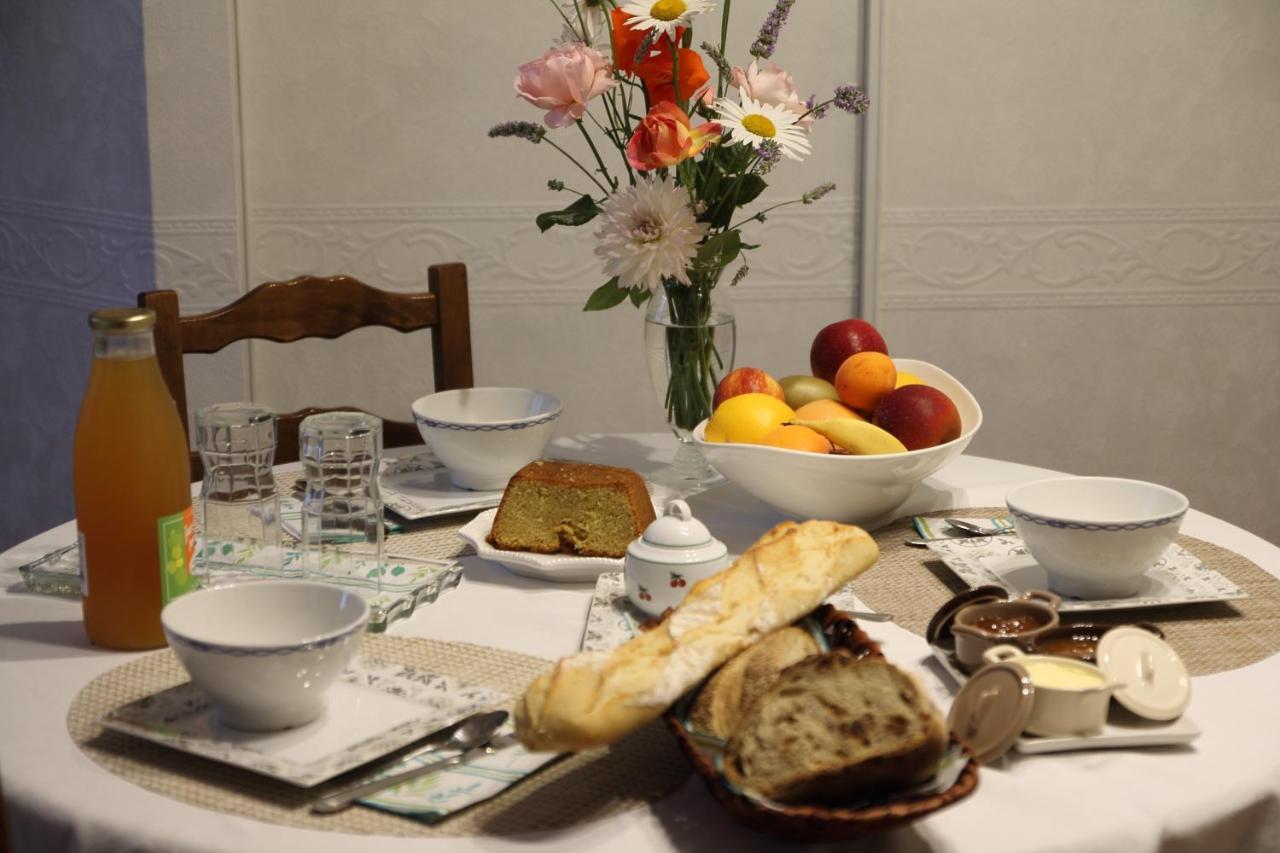 Chambre D Hote La Roussiere Saint-Ouen-Des-Toits Kültér fotó