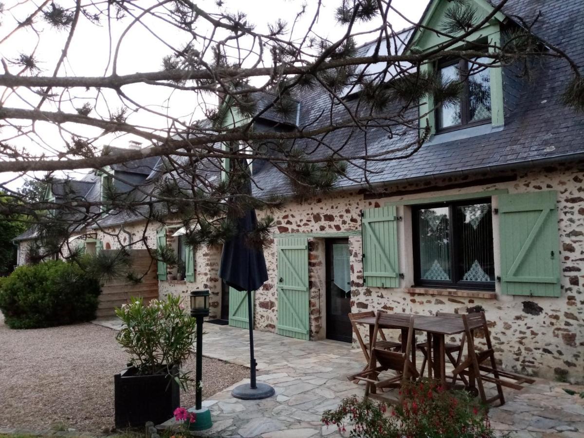 Chambre D Hote La Roussiere Saint-Ouen-Des-Toits Kültér fotó